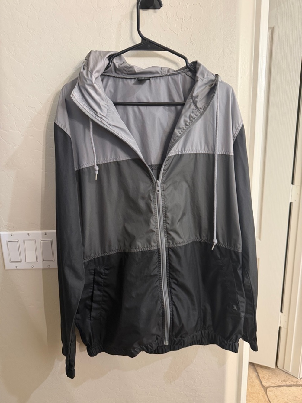 Zine windbreaker